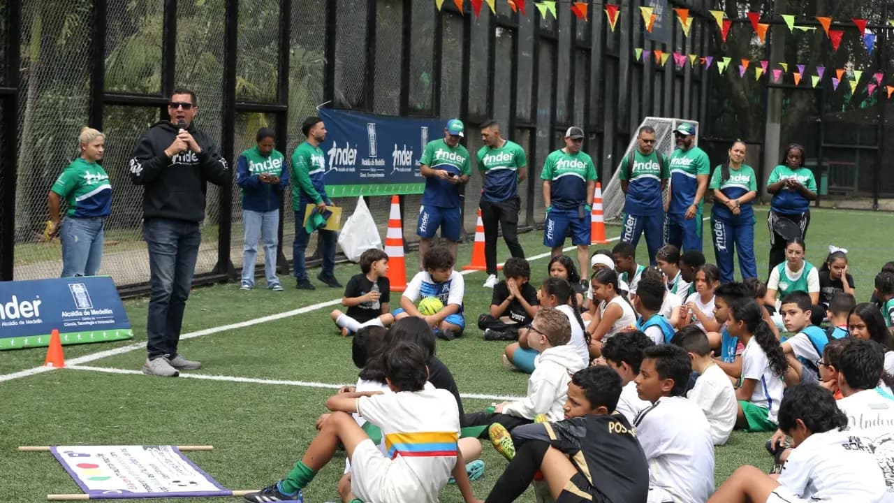 Medellín juega su propio Mundial en las canchas de los barrios