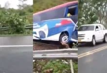 Accidente entre bus y camioneta paraliza vía clave entre Córdoba y Antioquia