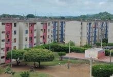 Hombre cae desde quinto piso en La Gloria 1: incertidumbre por lo ocurrido