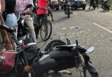 Camioneta arrolla dos motos en Purísima y el conductor huye dejando tres heridos