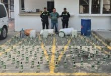 Capturan a productor de licor adulterado en Lorica y decomisan 270 botellas