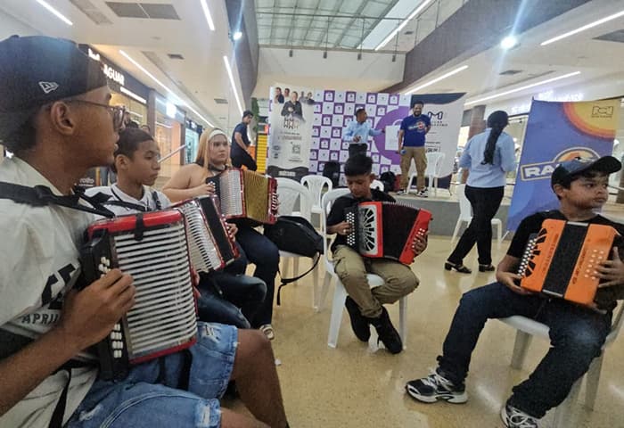 Fundación Cocha Molina abre puertas a niños y jóvenes para aprender acordeón en Valledupar