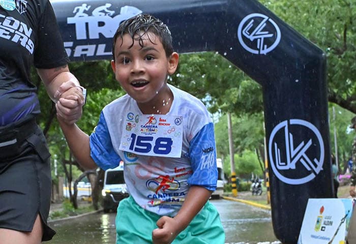 Más de 600 valledupares corrieron bajo la lluvia por la inclusión de personas con autismo