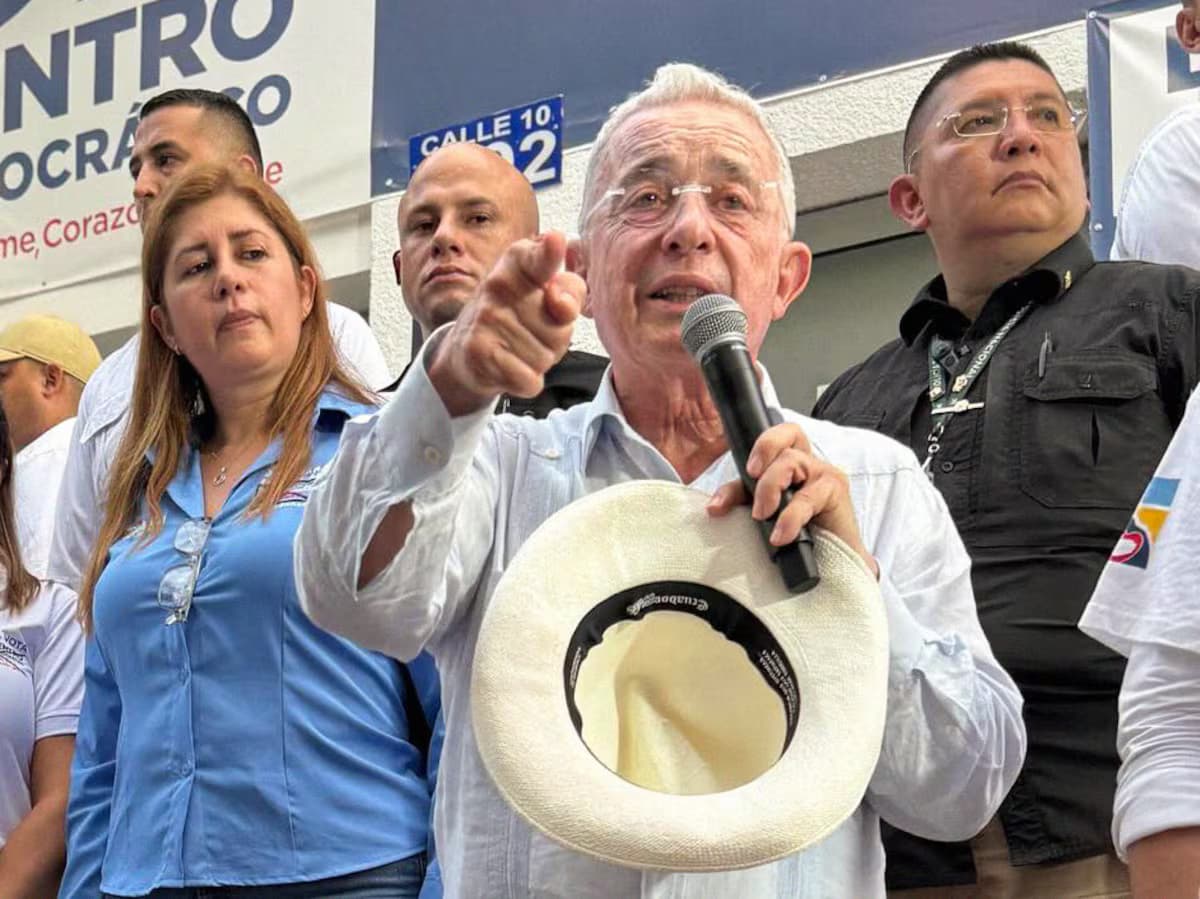 Álvaro Uribe llega a Valledupar para respaldar candidatura de Paloma Valencia