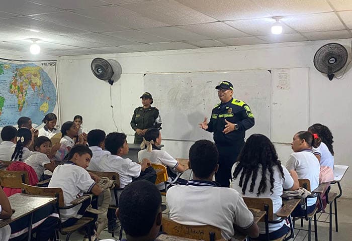 Policía y Salud llegan a colegios del corregimiento de Cuatro Vientos con talleres de autocuidado