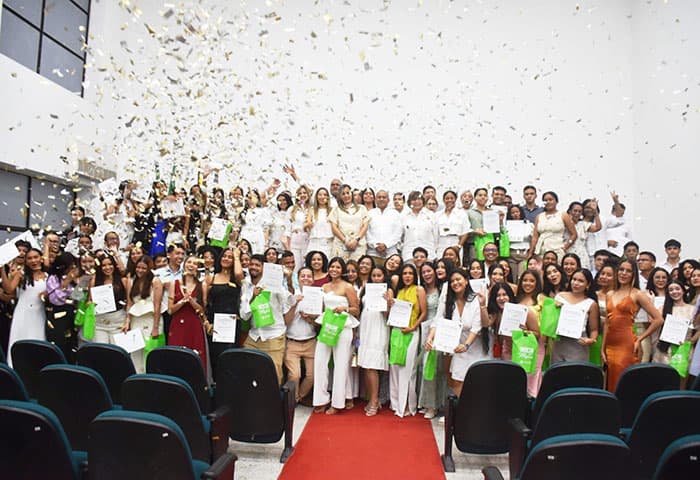 UPC honra a 122 estudiantes por excelencia académica y reconoce labor de mentores