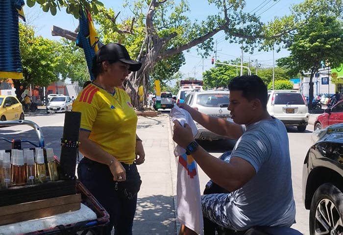 El Mundial 2026 dinamiza el comercio en Valledupar con venta de camisetas y accesorios