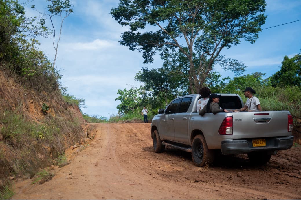 Tierra Grata celebra inicio de pavimentación que conectará a comunidad de excombatientes