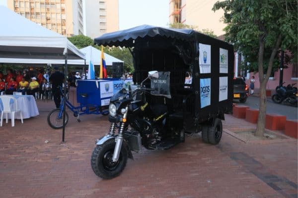 Santa Marta dota a recicladores con camiones y equipos para dignificar su trabajo