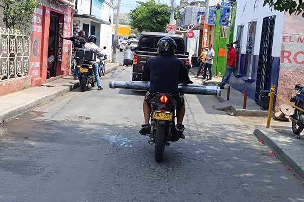 En Santa Marta, motociclistas siguen poniendo en riesgo sus vidas con imprudencias al volante