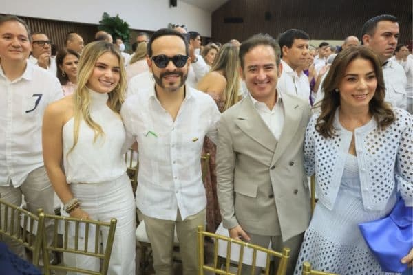 Abelardo De La Espriella asiste a grados en Santa Marta en recta final de campaña