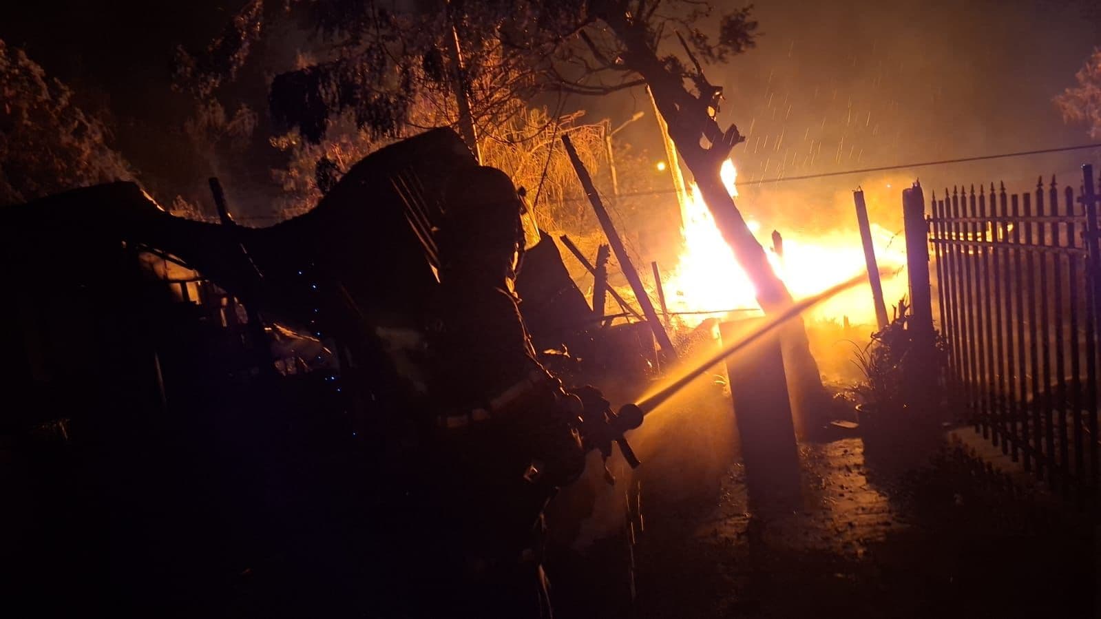 Bomberos controlan incendio por fuga de gas en la Troncal del Caribe sin lesionados