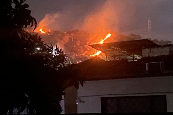 Incendio de gran magnitud consume el cerro de Las Tres Cruces en Santa Marta