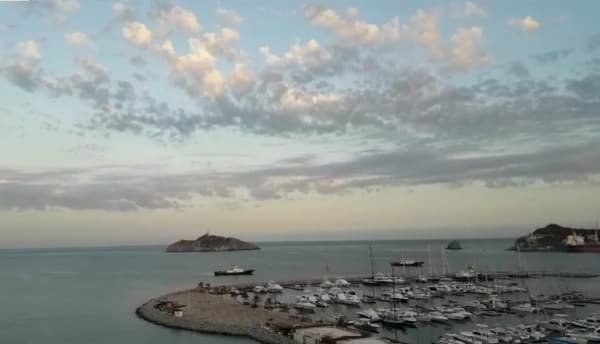 Santa Marta amanece calurosa con sol y nubes en típica jornada caribeña