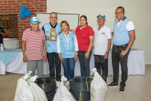 Santa Marta entrega semillas y herramientas a campesinos de Minca para fortalecer sus cosechas