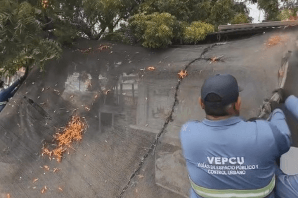 Alcaldía recupera espacio público en El Rodadero con retiro de estructuras irregulares