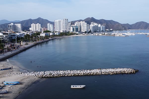 Santa Marta con cielos nublados y calor húmedo este viernes