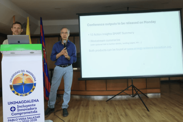 Universidad del Magdalena debate la salida de los combustibles fósiles con expertos en clima