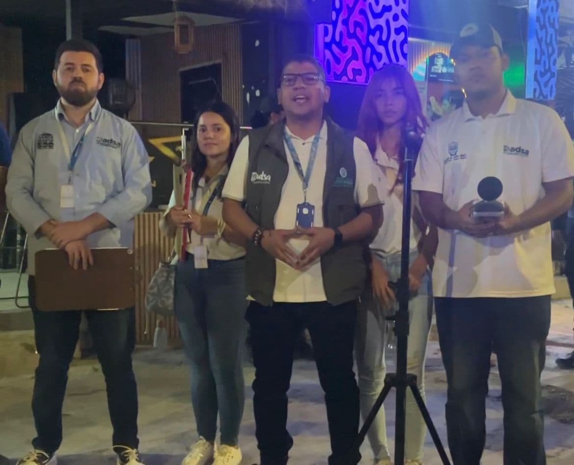 Dadsa amenaza con sanciones a bares y comercios por contaminación acústica en Santa Marta