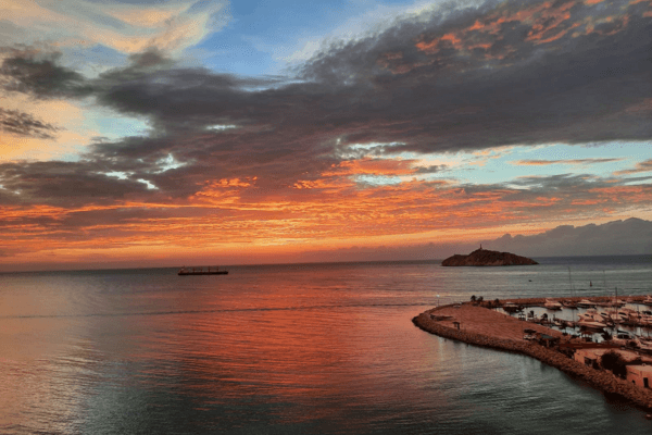 Santa Marta se vistió de colores al caer la tarde sobre el Caribe