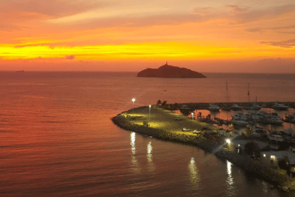 Santa Marta se vistió de oro: un atardecer que paró la ciudad