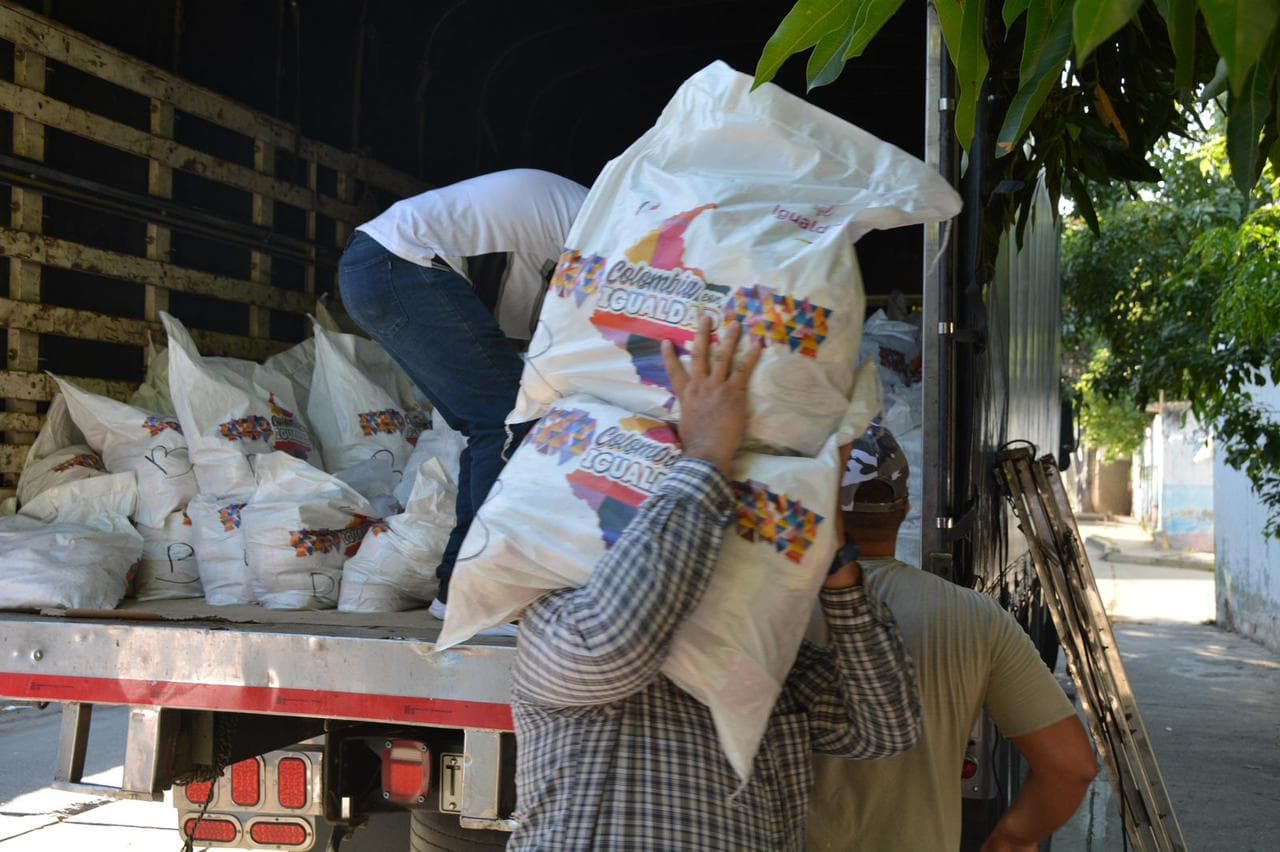Santa Marta entrega 500 ayudas humanitarias a familias afectadas por lluvias de febrero