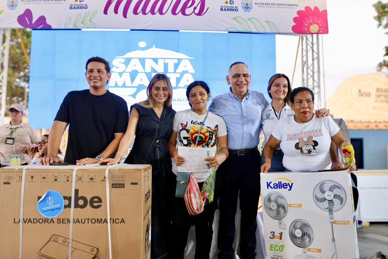 Sur de Santa Marta pide vías, energía y viviendas legalizadas en encuentro con alcalde Pinedo