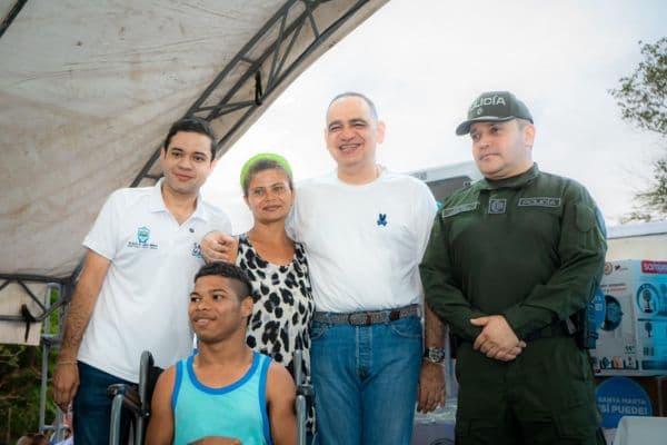 Santa Marta realiza jornada de inclusión en el río Bonda: un niño vive por primera vez la experiencia de bañarse en un río