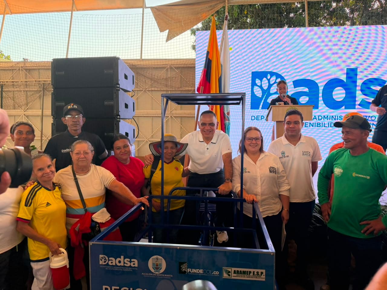 Santa Marta entrega 180 triciclos a recicladores para fortalecer la economía circular