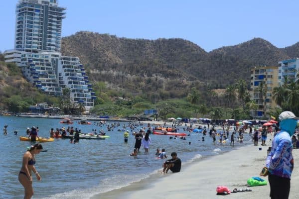 Santa Marta recibe oleada de turistas por puente del Sagrado Corazón