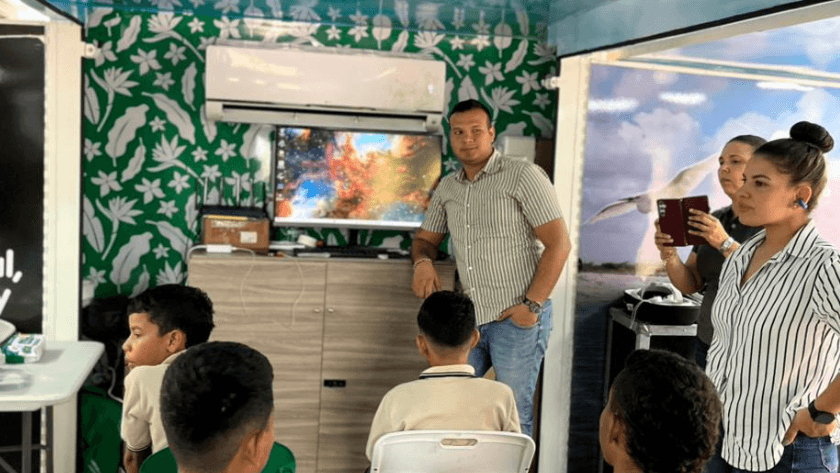 Corpoguajira lleva educación ambiental a las aulas con unidad móvil en Villanueva