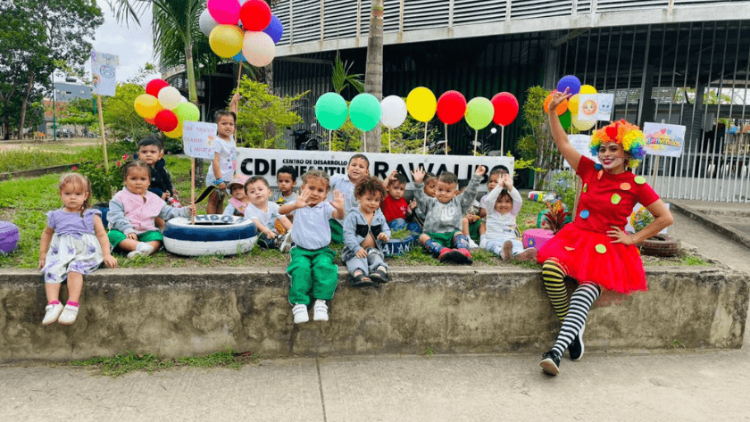 Niños de Puerto López siembran árboles y aprenden a cuidar la naturaleza desde el CDI