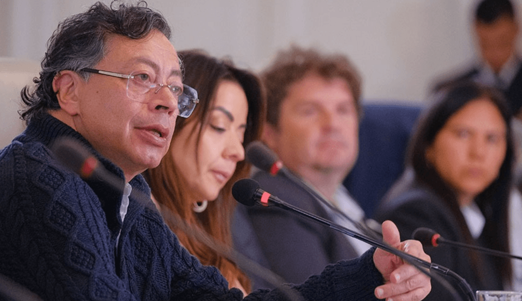 Petro busca alianza con wayuu para impulsar energías renovables en La Guajira