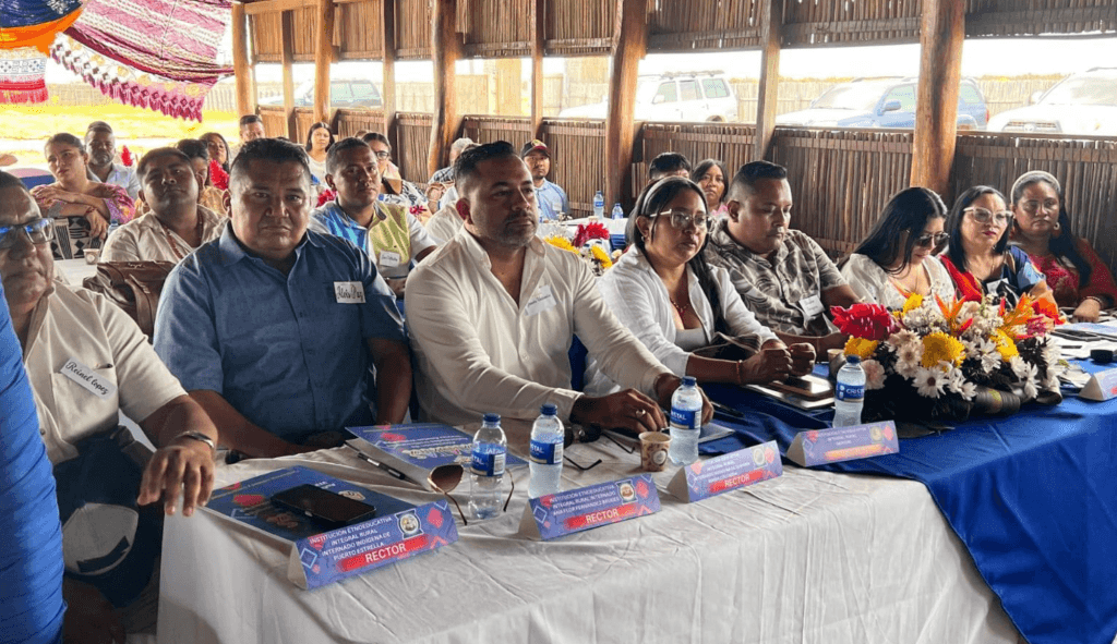 Rectores wayuu se unen para enfrentar pobreza y analfabetismo desde las escuelas