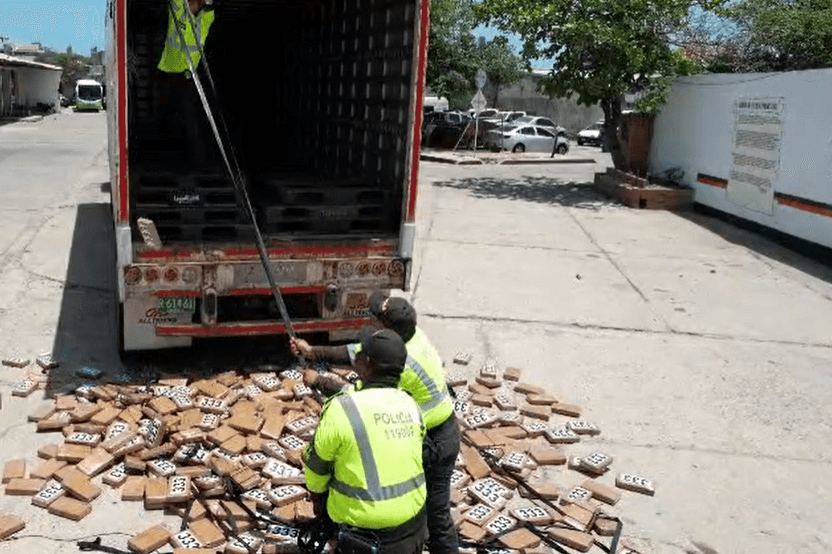 Policía incauta 575 kilos de cocaína en la vía Riohacha-Palomino por más de $3.700 millones