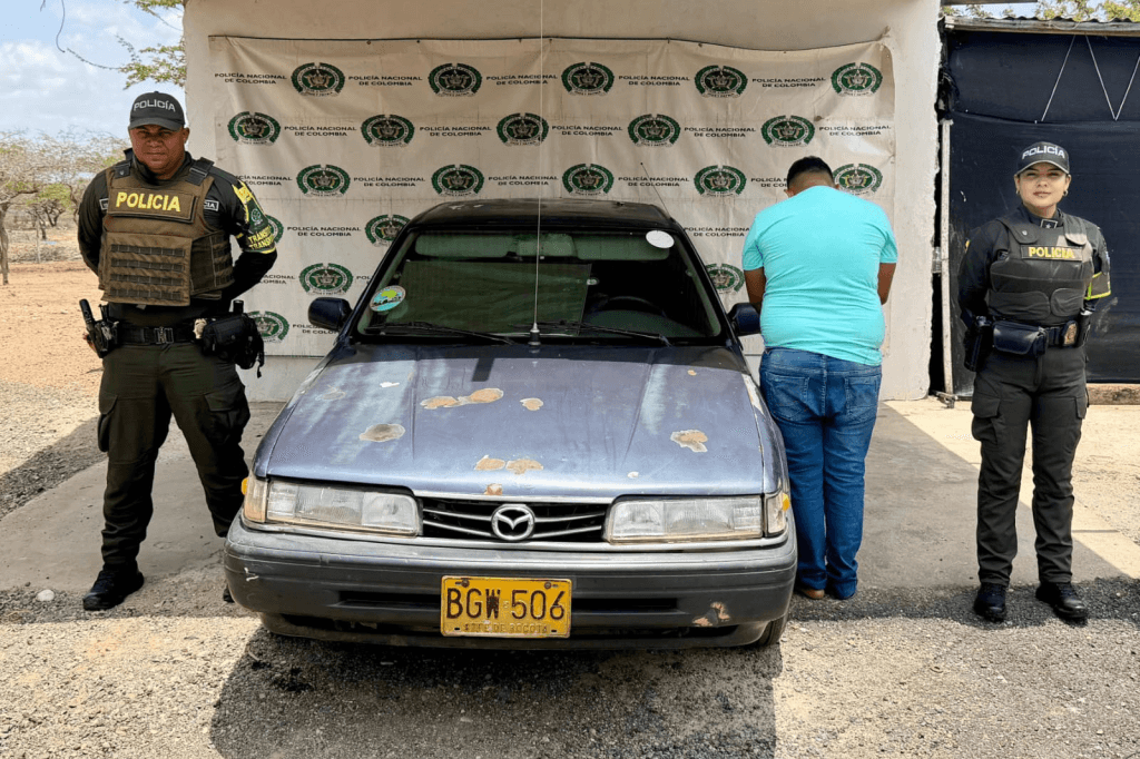 Policía captura cuatro delincuentes y recupera vehículos hurtados en operativos de La Guajira