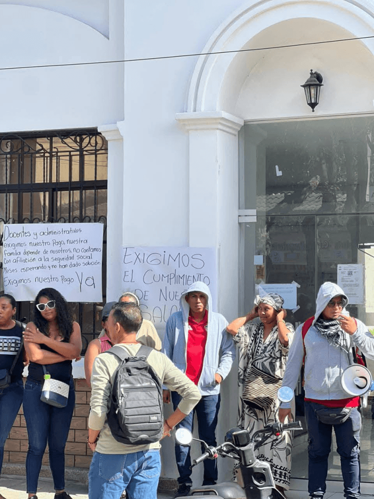 Maestros de Riohacha exigen salarios atrasados y mejores contratos laborales