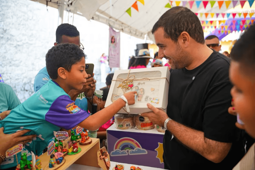 Treinta y tres niños de Bolívar venden más de 20 millones en su feria de emprendedores