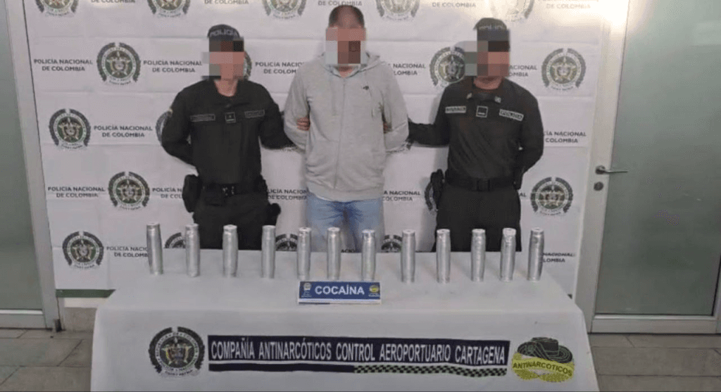 Capturan polaco con 4,7 kilos de cocaína camuflada en papel en aeropuerto de Cartagena