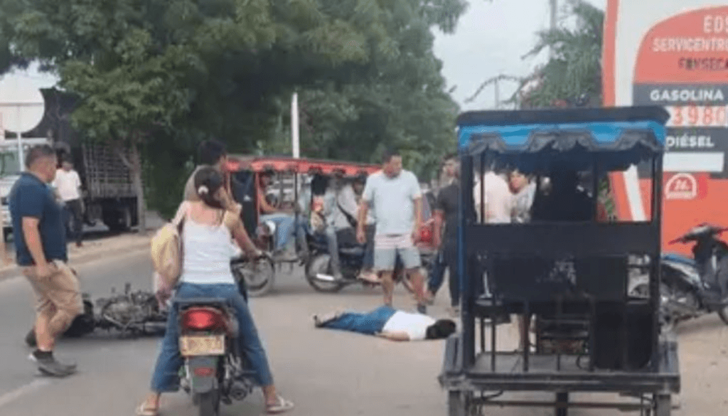 Estudiante universitaria hospitalizada tras choque entre moto y automóvil en Fonseca