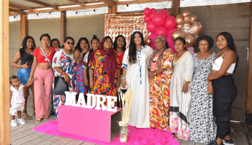 Sandy Palacio homenajea a madres de Manaure y despierta expectativa sobre su futuro político