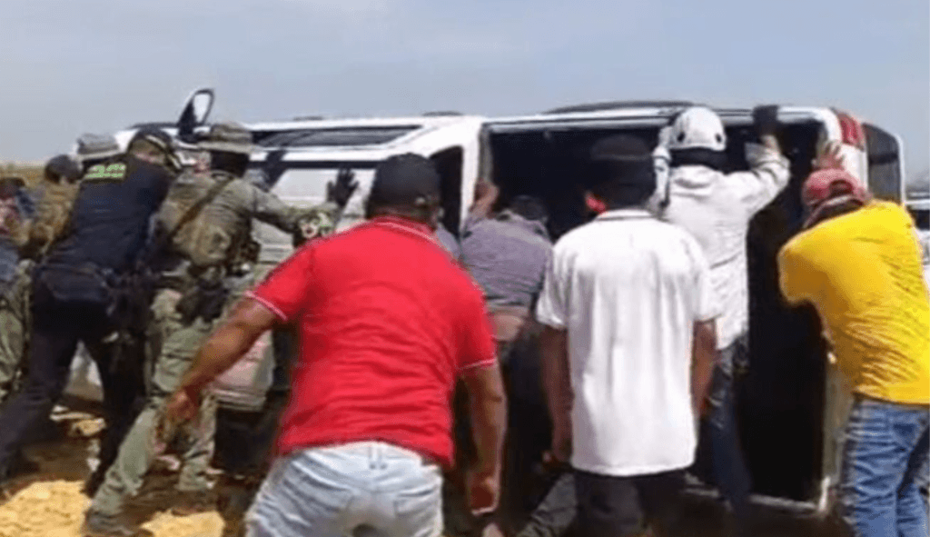 Diez trabajadores desaparecen en La Guajira tras asalto de hombres armados