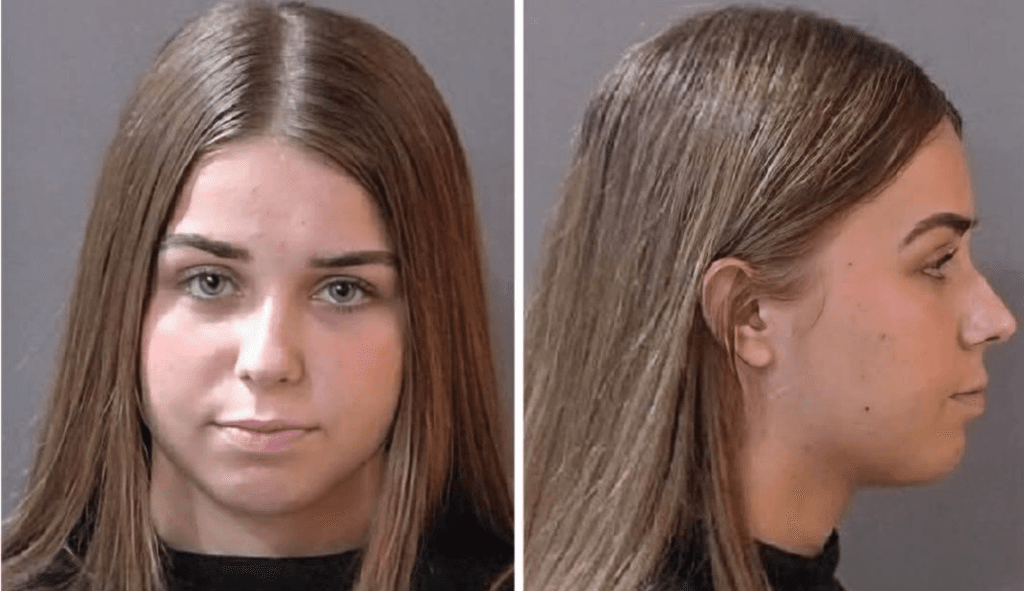 Maestra de 24 años enfrenta prisión por relación sexual con estudiante menor de edad