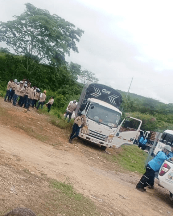 Cinco ex empleados bloquean empresa en Albania y ponen en riesgo 600 empleos en La Guajira