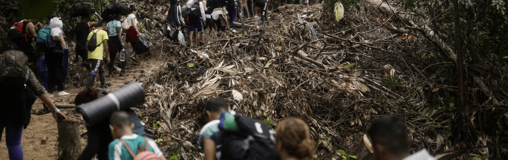 Dos millones de colombianos se van del país en cuatro años, pese a que la economía mejora