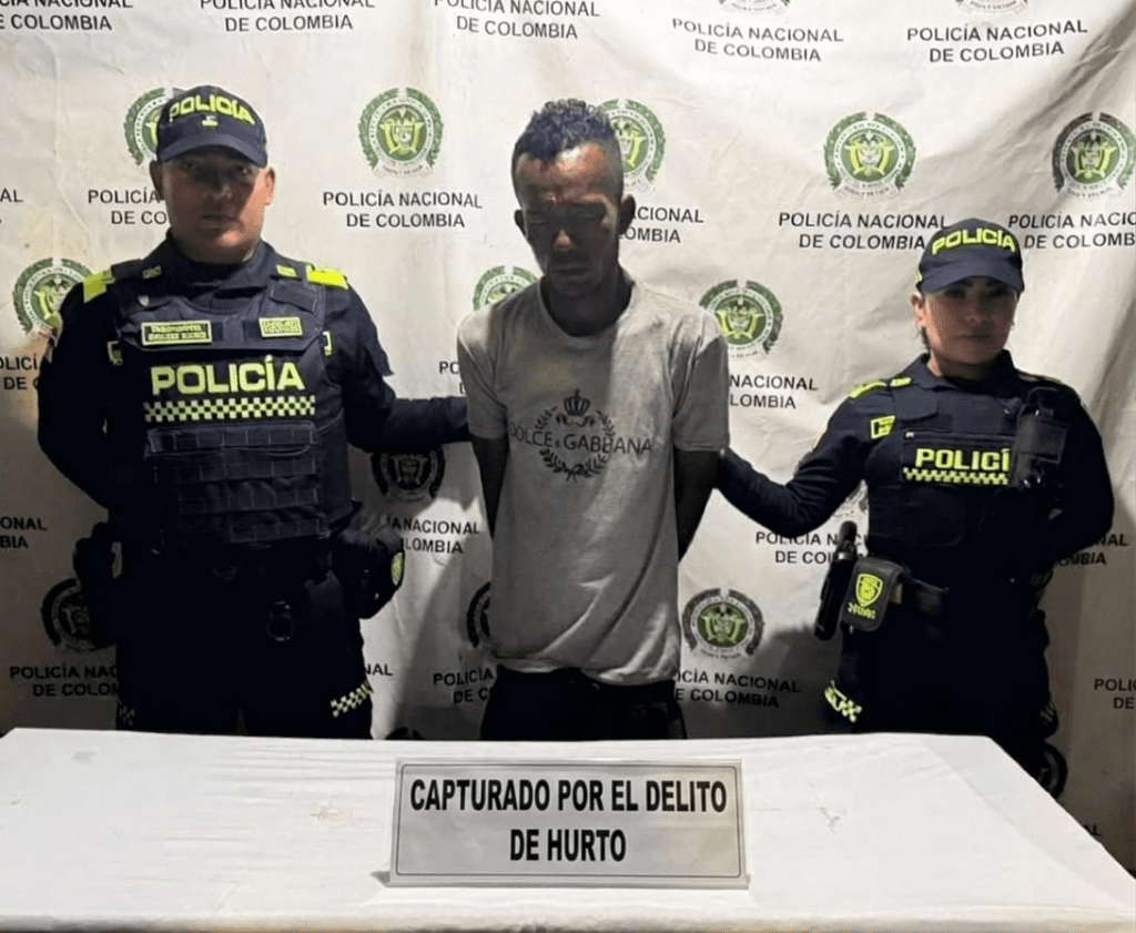 Policía captura ladrón en flagrancia en Maicao y recupera computador valorado en 2.5 millones