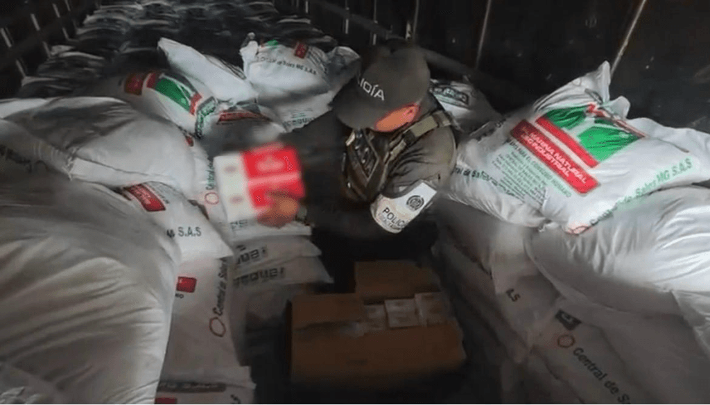 Policía decomisa más de 200 millones en cigarrillos y licor de contrabando en La Guajira
