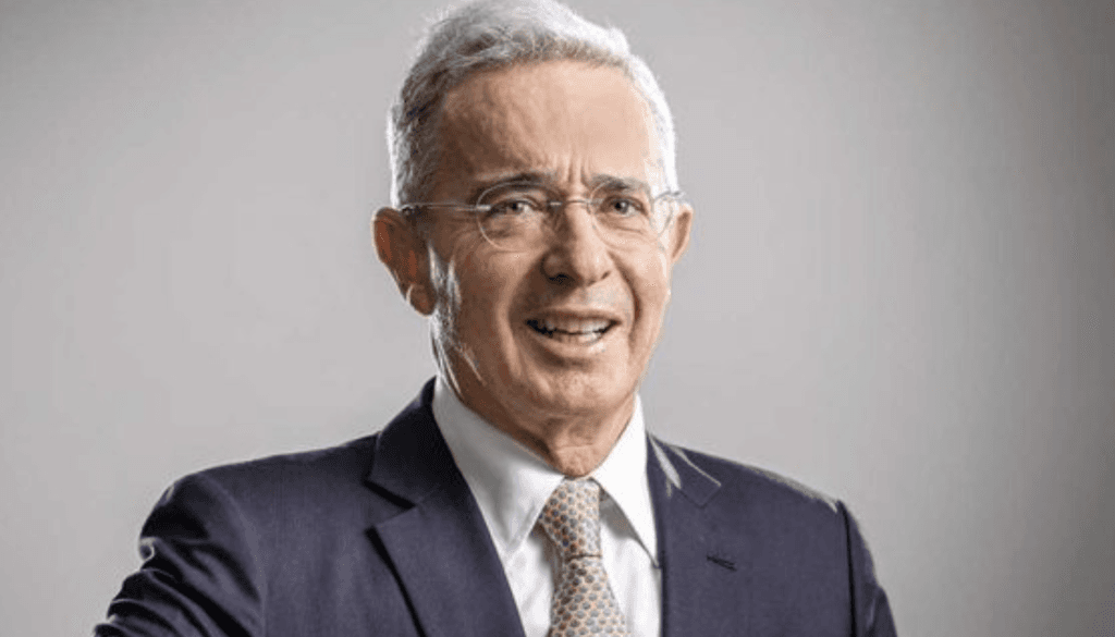 Álvaro Uribe, el único que ha ganado la presidencia sin balotaje en 34 años