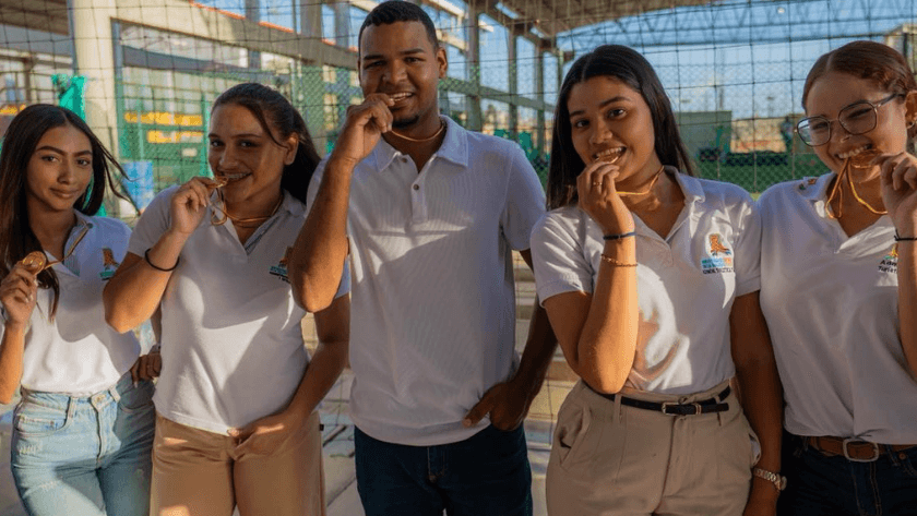 Estudiantes de Economía de Uniguajira compiten en desafío que mezcla teoría y pruebas físicas