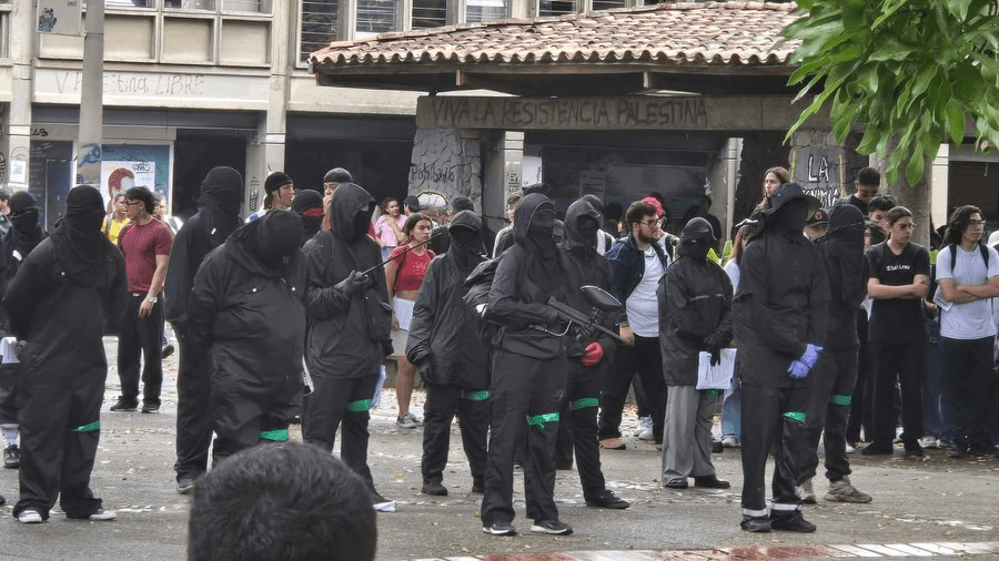 Encapuchados generan pánico en la Universidad de Antioquia y obligan evacuación de estudiantes